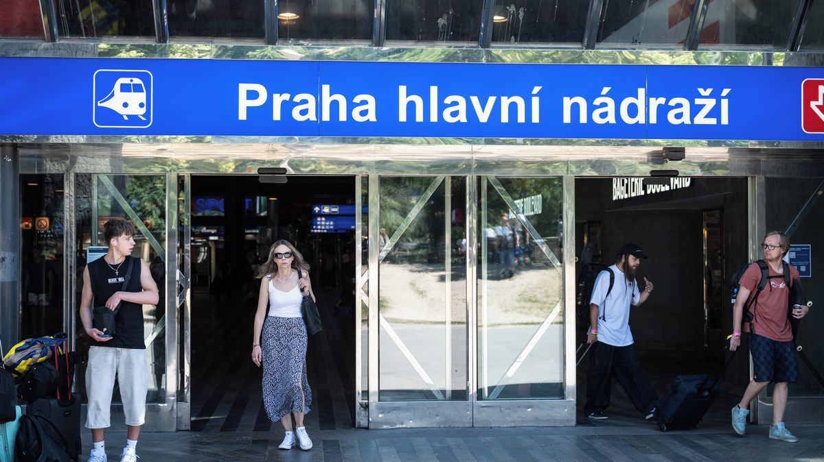 Kvůli poruše trakčního vedení nejezdí vlaky mezi pražským hlavním nádraží a Radotínem